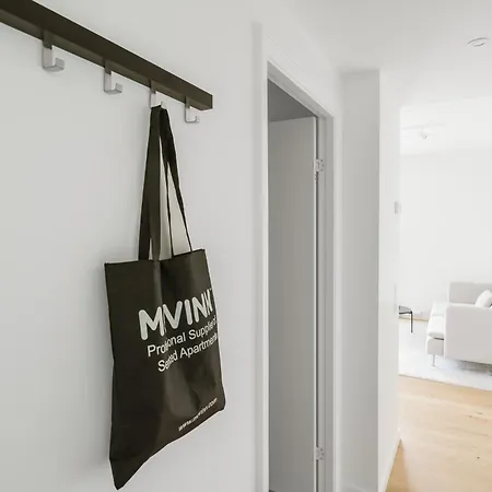 Quality 1-bed W Balcony - 328 דירה